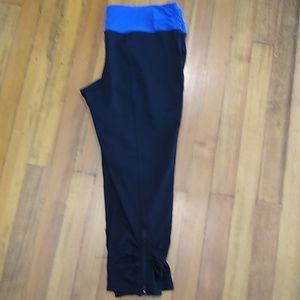 90 degree Capri leggings, EUC
